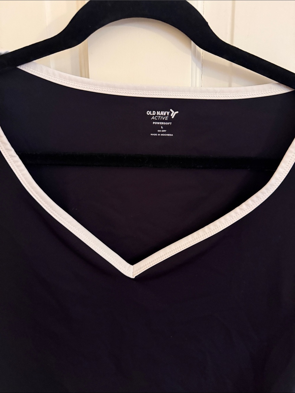 Old Navy Black V-Neck with White Trim Size Large